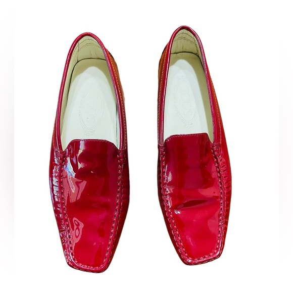 Tod’s Red Patent Leather Loafer Moccasin Driving Shoe Size 38 / 8 Shiny Low Heel - Picture 3 of 10